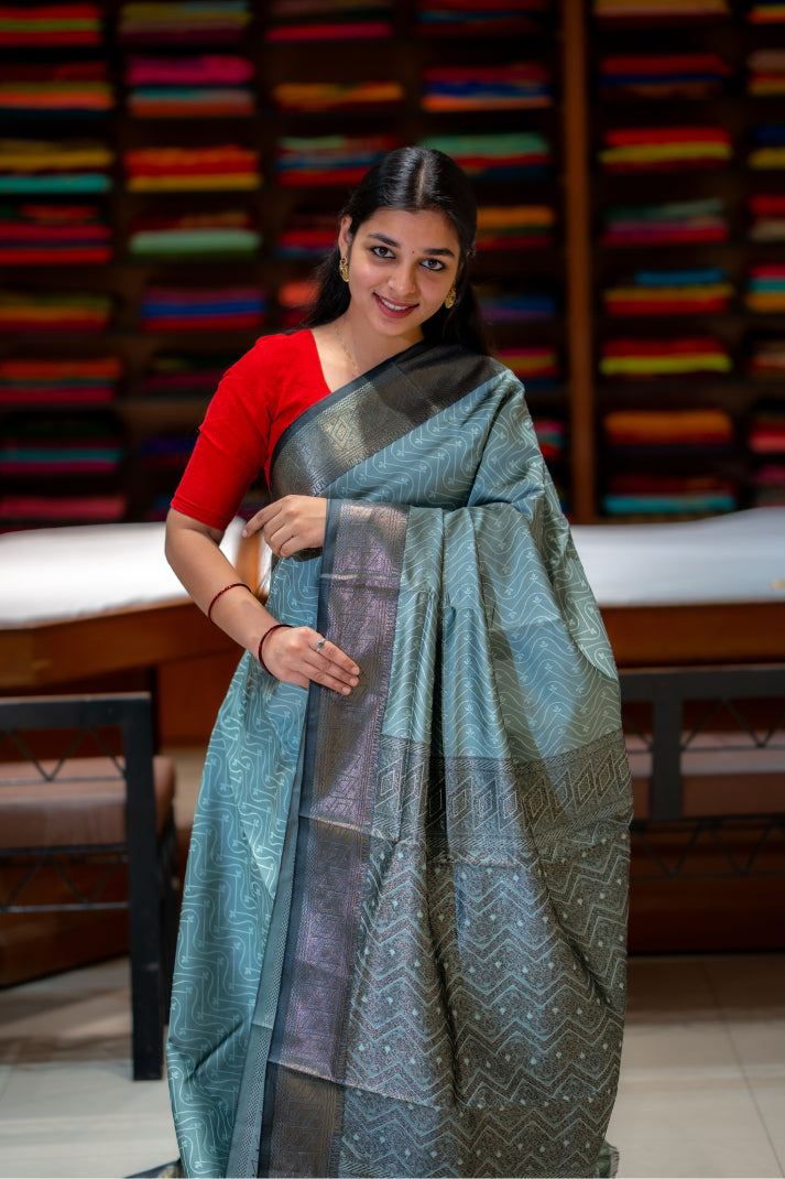 Jacquard Saree with Wave Line Putta Design