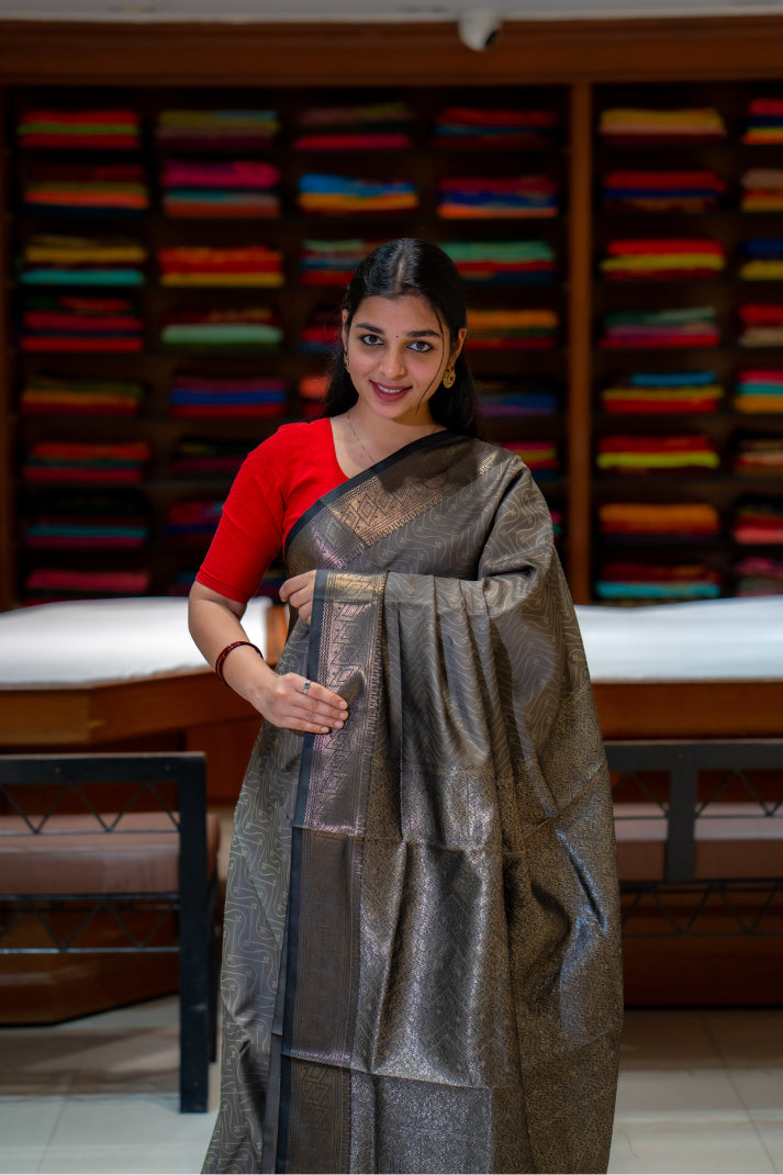 Jacquard Saree with Wave Line Putta Design