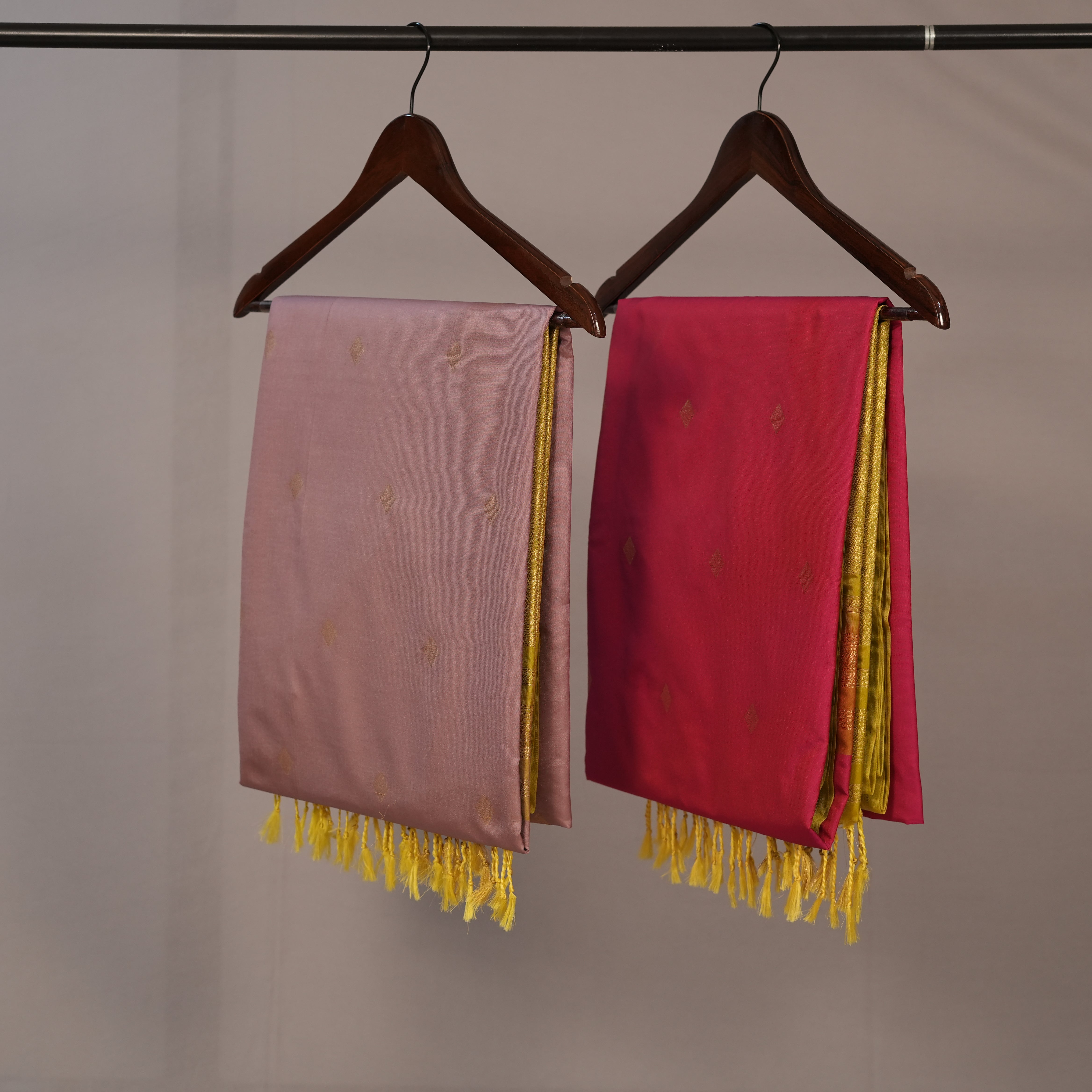 Soft Silk Saree with Diamond Butting Design Zari Motifs