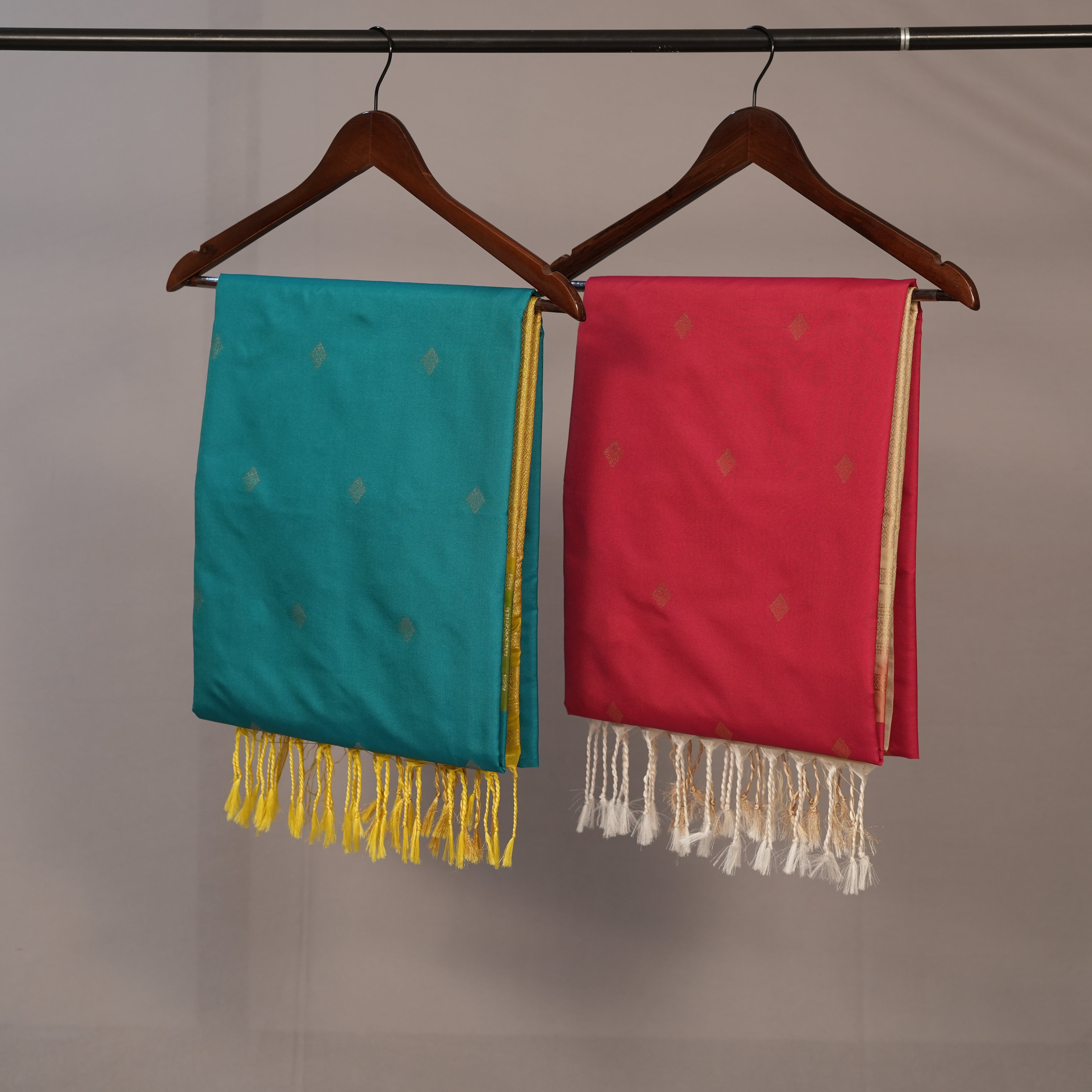 Soft Silk Saree with Diamond Butting Design Zari Motifs