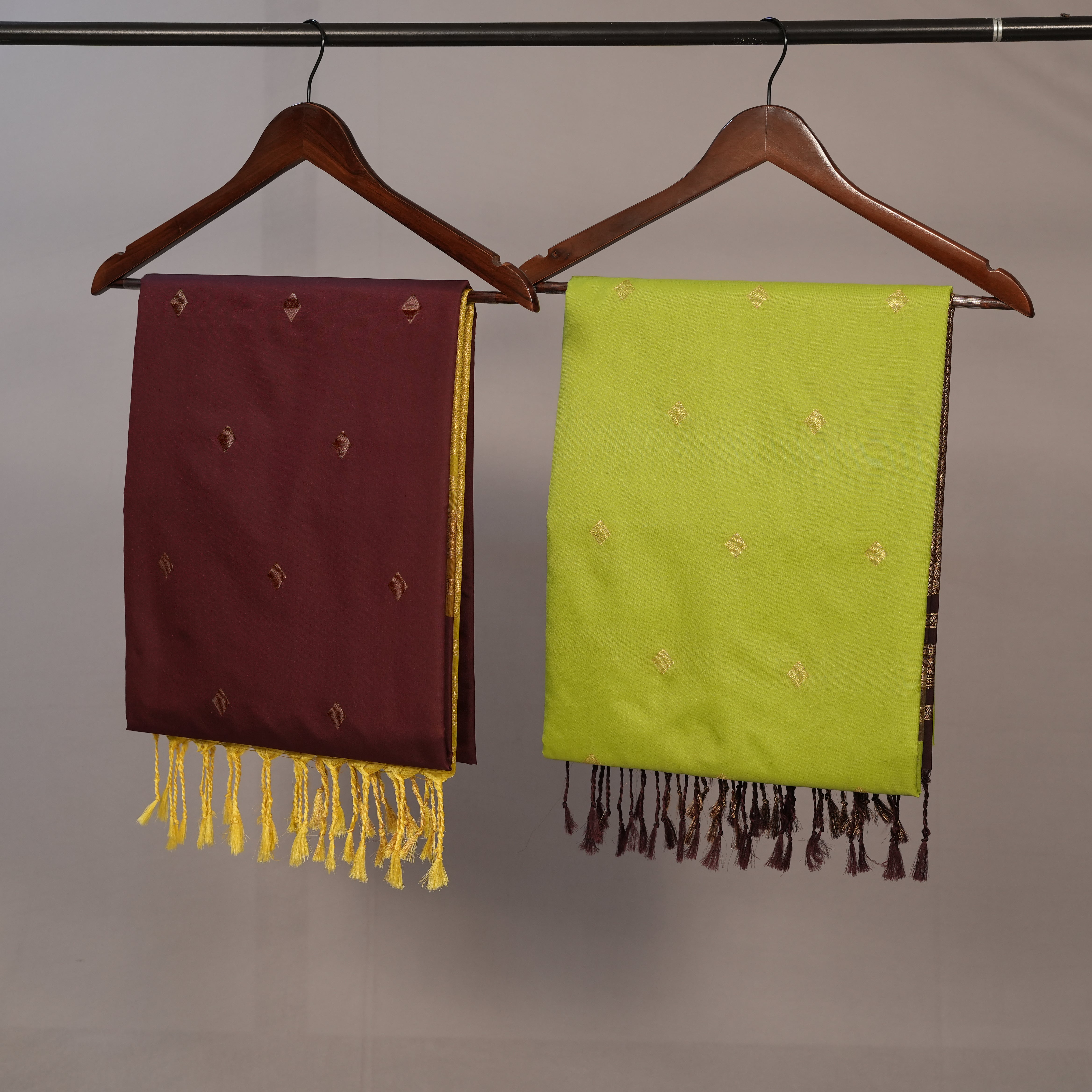 Soft Silk Saree with Diamond Butting Design Zari Motifs