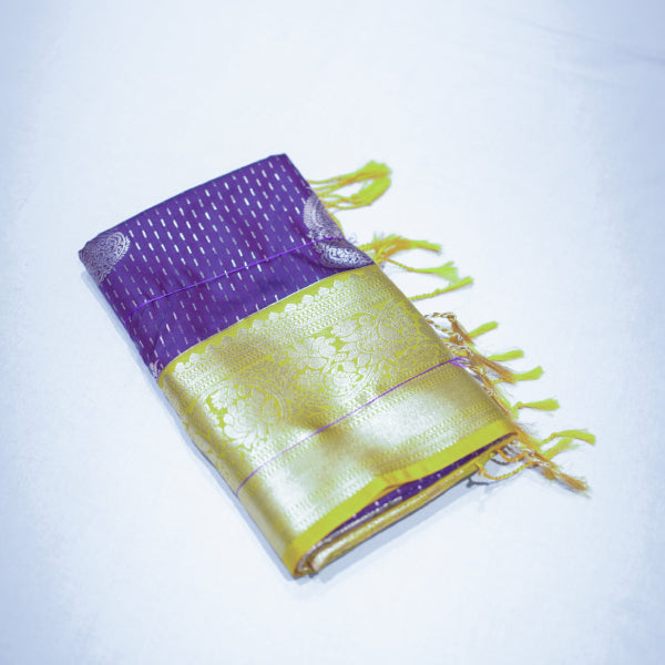Heart Silk Sarees with Dry Drop Thilagam Design