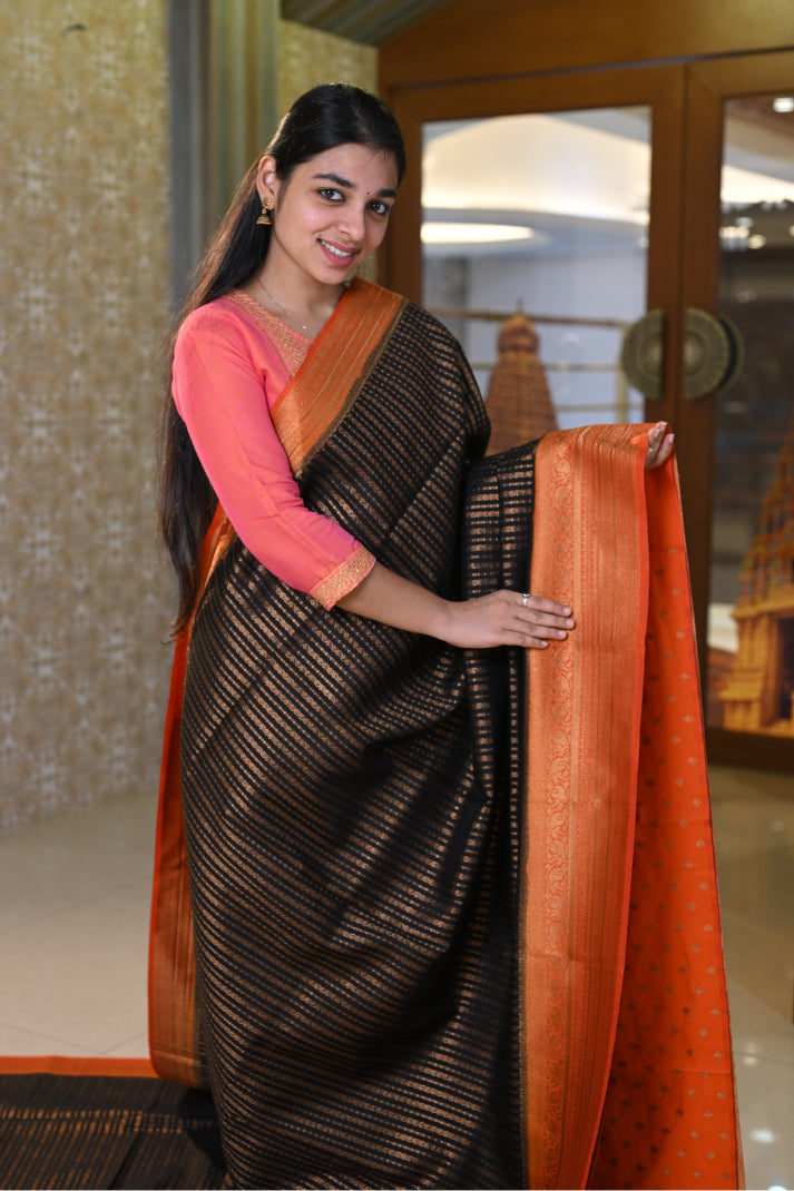 Rapper Silks with Vaira Oosi Design, Contrast Mango Leaf and Jacquard Design