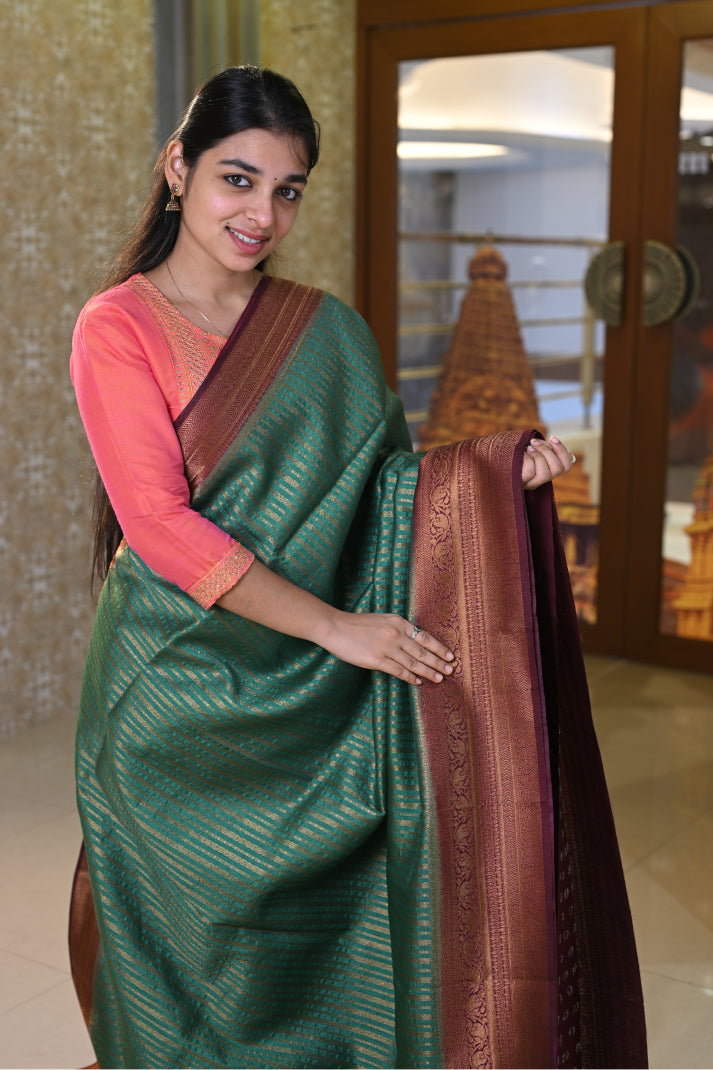 Rapper Silks with Vaira Oosi Design, Contrast Mango Leaf and Jacquard Design