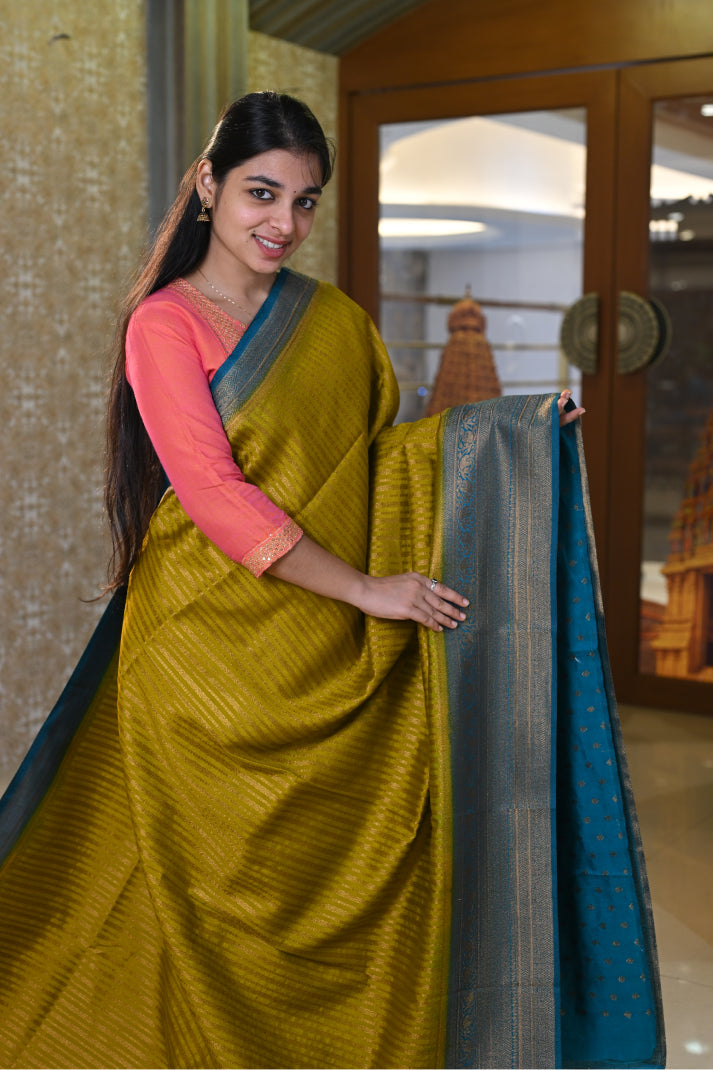 Rapper Silks with Vaira Oosi Design, Contrast Mango Leaf and Jacquard Design