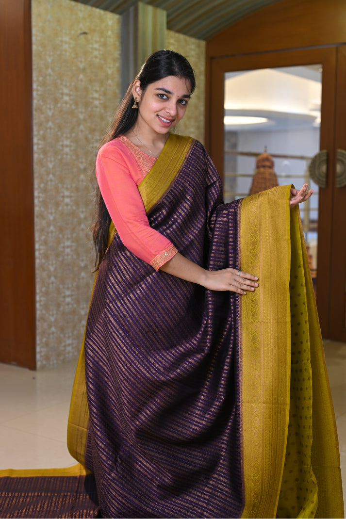 Rapper Silks with Vaira Oosi Design, Contrast Mango Leaf and Jacquard Design