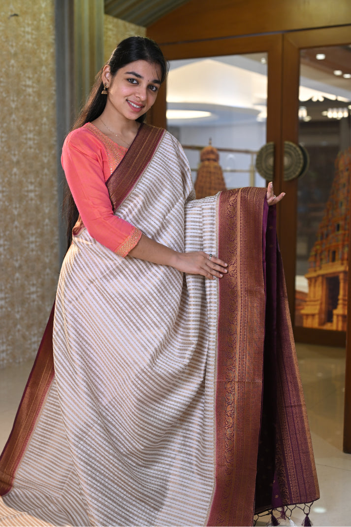 Rapper Silks with Vaira Oosi Design, Contrast Mango Leaf and Jacquard Design